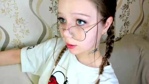 Snapshot of melmooon chatting on 09.21.25 MelMooon online show from 09.21.25