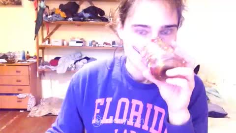 Snapshot of memorningdew chatting on 09.28.25 Yummygirl online show from 09.28.25