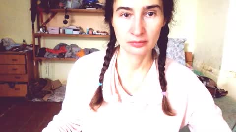 Snapshot of memorningdew chatting on 10.13.25 Yummygirl online show from 10.13.25