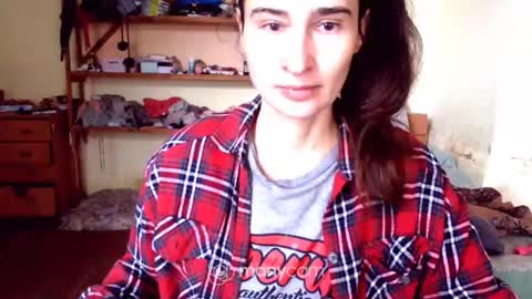 Snapshot of memorningdew chatting on 10.16.25 Yummygirl online show from 10.16.25