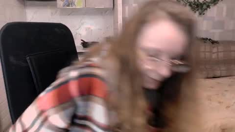 Snapshot of meowcr chatting on 10.14.25 meowcr online show from 10.14.25