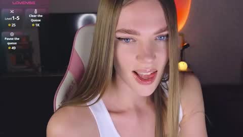 Snapshot of merry_dancers_ chatting on 02.03.25 Susan online show from 02.03.25