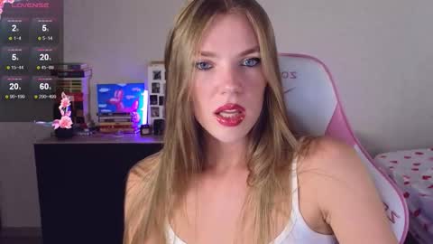 Snapshot of merry_dancers_ chatting on 09.11.25 Susan online show from 09.11.25