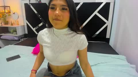 Snapshot of mia_casttellanos chatting on 11.03.25  Mia  online show from 11.03.25