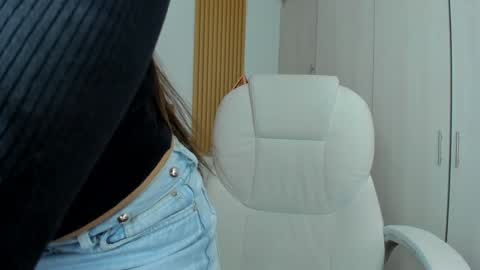 Snapshot of mia_nevaeh chatting on 12.19.24 Mia Nevaeh - follow me online show from 12.19.24