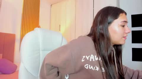 Snapshot of mia_nevaeh chatting on 01.14.25 Mia Nevaeh - follow me online show from 01.14.25