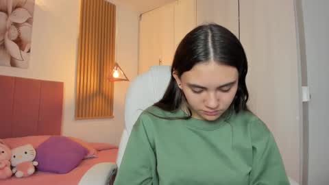 Snapshot of mia_nevaeh chatting on 03.03.25 Mia Nevaeh - follow me online show from 03.03.25