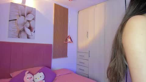 Snapshot of mia_nevaeh chatting on 09.16.25 Mia Nevaeh - follow me online show from 09.16.25