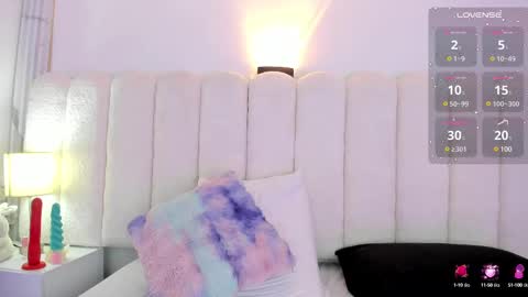 Snapshot of mia_rom chatting on 03.08.25 Mia online show from 03.08.25