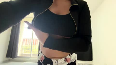 Snapshot of mia_roux13 chatting on 10.06.25 Mia Roux online show from 10.06.25