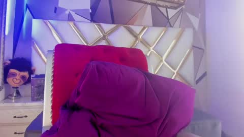 Snapshot of miacapucci1 chatting on 02.28.25 online show from 02.28.25