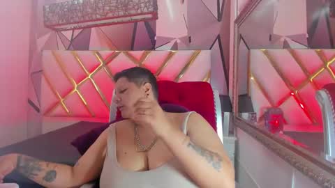 Snapshot of miacapucci1 chatting on 03.07.25 online show from 03.07.25