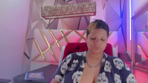 Snapshot of miacapucci1 chatting on 03.08.25 online show from 03.08.25