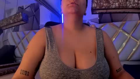 Snapshot of miacapucci1 chatting on 10.03.25 online show from 10.03.25