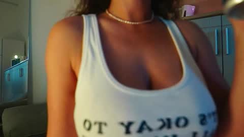 Snapshot of miafleur chatting on 10.18.25 Mia online show from 10.18.25