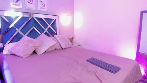 Snapshot of miakhalifa_7 chatting on 02.28.25 Mia Khalifa online show from 02.28.25