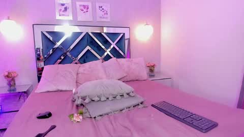 Snapshot of miakhalifa_7 chatting on 03.12.25 Mia Khalifa online show from 03.12.25