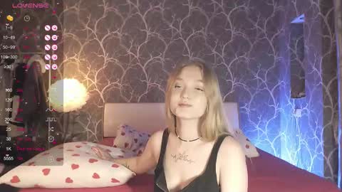 Snapshot of miamiameow chatting on 09.24.25 Mia online show from 09.24.25