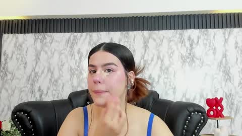 Snapshot of miamontoya chatting on 02.11.25 Mia   -5 7001400 Follow  online show from 02.11.25