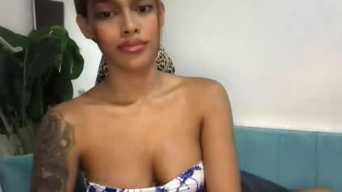 Snapshot of miapasita chatting on 09.22.25 Mia online show from 09.22.25