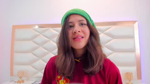 Snapshot of miaqueen021 chatting on 01.13.25 Sweetie Mia online show from 01.13.25