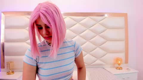 Snapshot of miaqueen021 chatting on 01.23.25 Sweetie Mia online show from 01.23.25