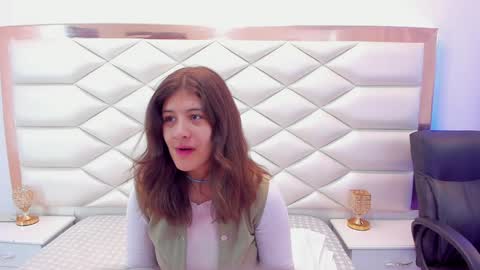 Snapshot of miaqueen021 chatting on 02.04.25 Sweetie Mia online show from 02.04.25