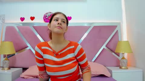 Snapshot of miaqueen021 chatting on 09.22.25 Sweetie Mia online show from 09.22.25