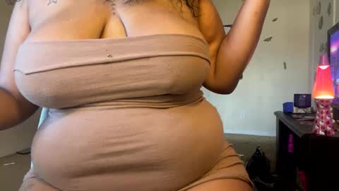 Snapshot of miaya8k chatting on 10.07.25 Princessmya online show from 10.07.25