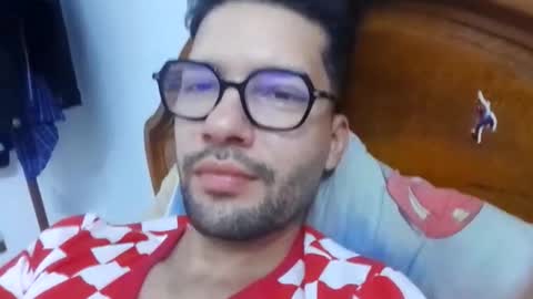 Snapshot of midoumas1 chatting on 10.12.25 Sam online show from 10.12.25