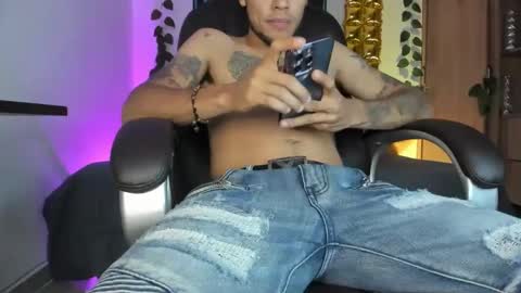 Snapshot of mikee_scooth chatting on 12.04.24 mikee_scooth online show from 12.04.24