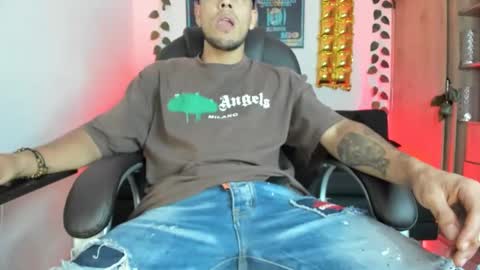 Snapshot of mikee_scooth chatting on 12.24.24 mikee_scooth online show from 12.24.24