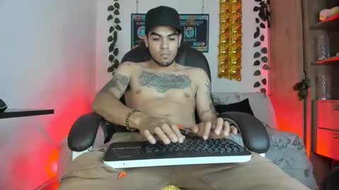 Snapshot of mikee_scooth chatting on 01.12.25 mikee_scooth online show from 01.12.25