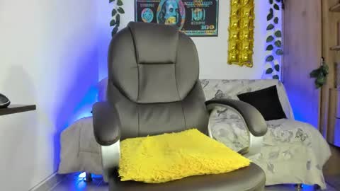 Snapshot of mikee_scooth chatting on 01.20.25 mikee_scooth online show from 01.20.25