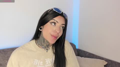 Snapshot of mila_monty__ chatting on 02.01.25     online show from 02.01.25