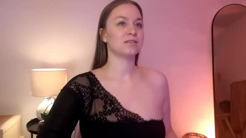 Mila Fleur online show from 02.03.25
