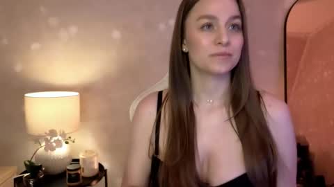 Mila Fleur online show from 10.10.25