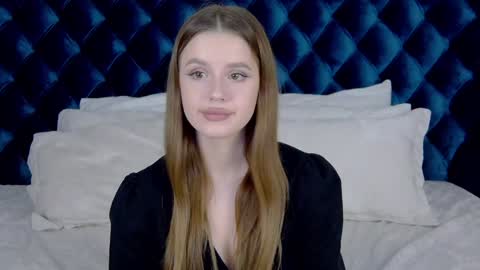 Snapshot of milanabalmain chatting on 12.21.24 MilanaBalmain online show from 12.21.24