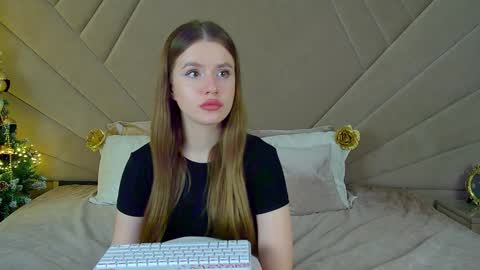 Snapshot of milanabalmain chatting on 12.24.24 MilanaBalmain online show from 12.24.24
