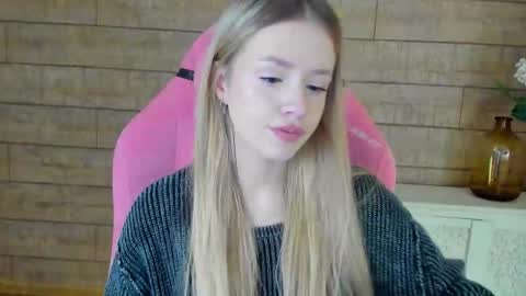 Snapshot of milanabalmain chatting on 10.04.25 MilanaBalmain online show from 10.04.25