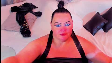 Snapshot of milanabiegert chatting on 12.20.24 Lana online show from 12.20.24