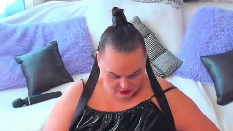 Snapshot of milanabiegert chatting on 09.16.25 Lana online show from 09.16.25