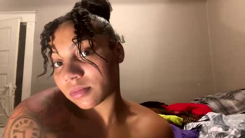 Snapshot of milanthesub chatting on 11.15.25 milanthesub online show from 11.15.25