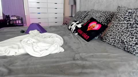 Snapshot of mileenakane chatting on 12.05.24 ALL MY LINKS - online show from 12.05.24