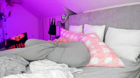 Snapshot of mileenakane chatting on 10.14.25 ALL MY LINKS - online show from 10.14.25