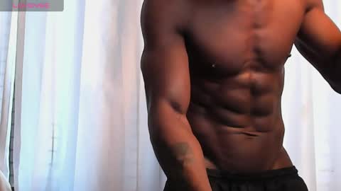 Snapshot of miltonn_jakee chatting on 01.13.25 Miltonn online show from 01.13.25