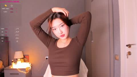 Snapshot of minnie_jin chatting on 01.21.25 minnie_jin online show from 01.21.25