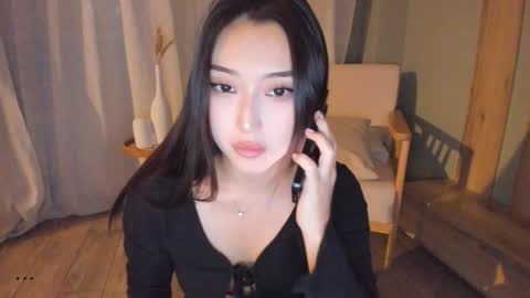 Snapshot of minnie_jin chatting on 10.15.25 minnie_jin online show from 10.15.25