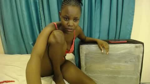 Snapshot of minnie_lila chatting on 10.12.25 Lila online show from 10.12.25