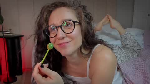 Snapshot of mira_kraviz chatting on 01.17.25 Mira online show from 01.17.25